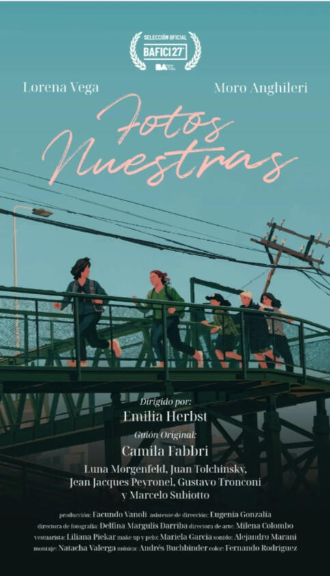 Illustration of women running across a pedestrian bridge, with the title of the movie on top, called Fotos Nuestras in Spanish.